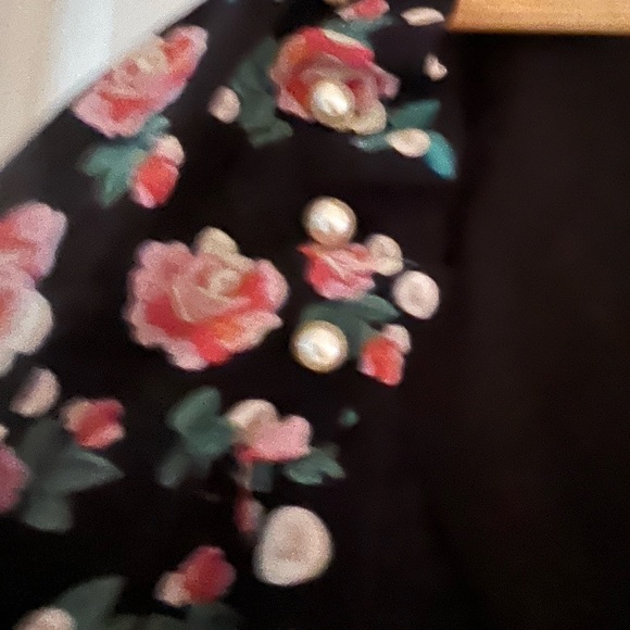 Mother of Pearl open back dress with puff sleeve and Pearl beading - Picture 3 of 4